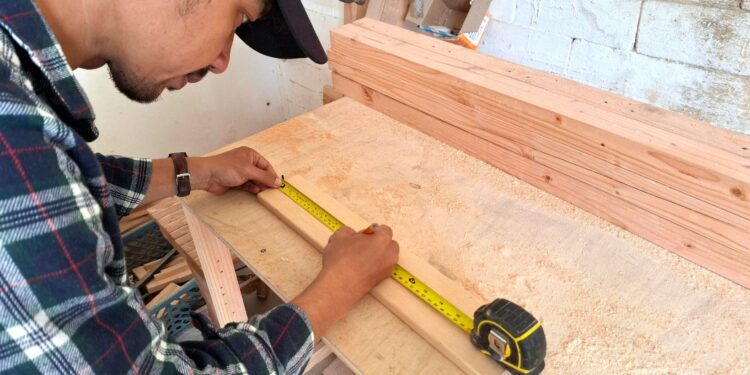 Crucial Factors to Evaluate Before Purchasing Industrial Workbenches for Large Facilities