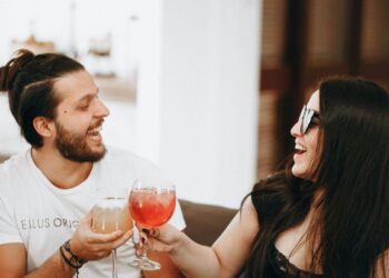 Uncuffing Season: Why Singles Are Embracing Summer for New Connections