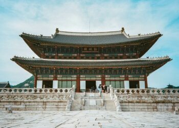 Dynastic Echoes: Exploring the Forbidden City’s Gates and Seoul’s Gyeongbokgung Palace