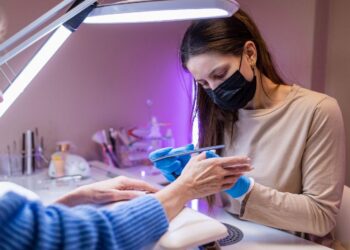 How to Choose the Right Nail Technician School: What to Look For Before You
Enroll