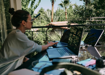 How Online Casinos Are Changing the Way Digital Nomads Travel and Earn