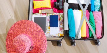 Minimalist Tropical Packing: How to Fit a Multi-Island Escape into One Carry-On
