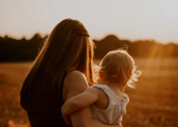 Chelsea Acton Famousparenting